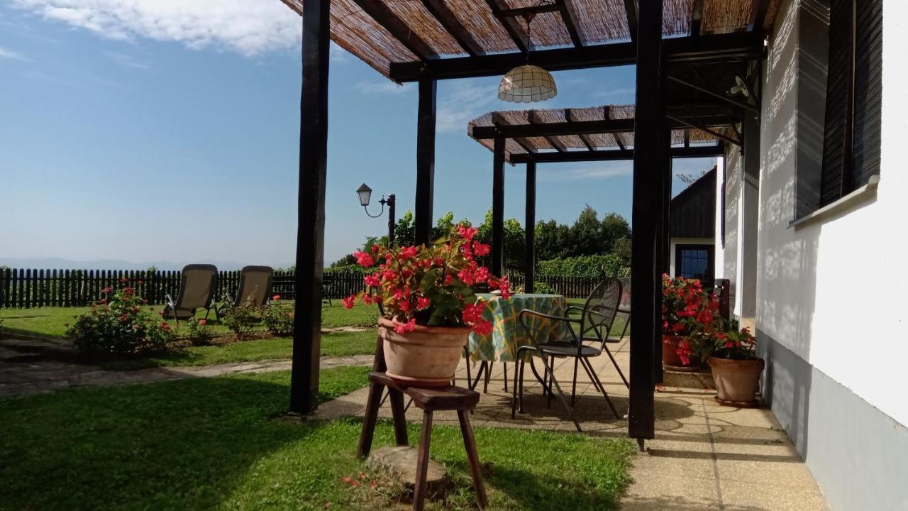 Villa Pocitniska Hisa Kog Esterno foto